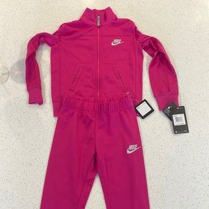 Kid Nike track suit hot pink 💚